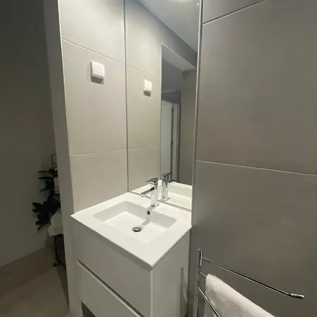 Modern Spacious شقة *